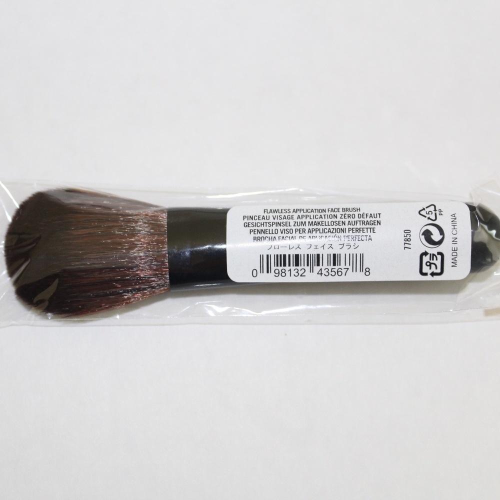 bareMinerals Flawless Application Face Brush